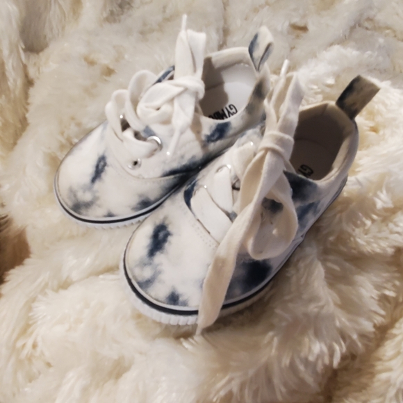 Gymboree toddler tie dye shoes size 5 - Picture 3 of 4